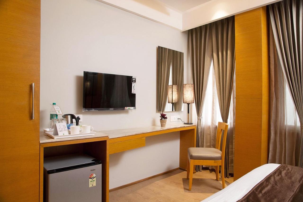 Sri Aadhish Grand Hotel Arantāngi Exteriör bild