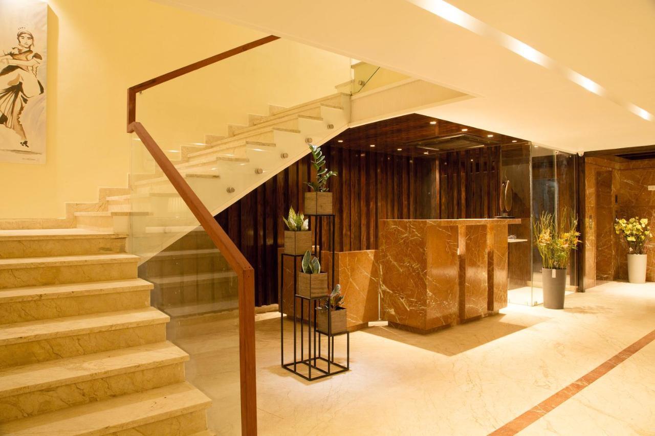 Sri Aadhish Grand Hotel Arantāngi Exteriör bild
